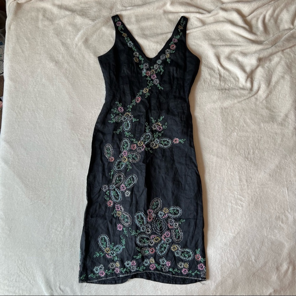 French Connection Black Floral Beaded Sheath Dress 100% Ramie Sleeveless Vneck